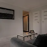 Sunny 3-room Appartement, Near National Stadium Apartament