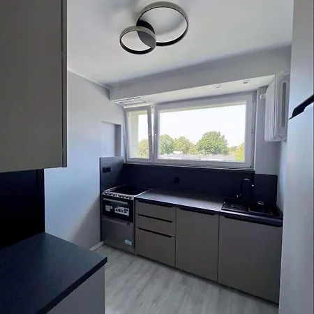 Sunny 3-room Appartement, Near National Stadium 아파트