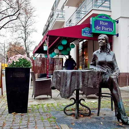 Sunny 3-room Appartement, Near National Stadium Appartamento *