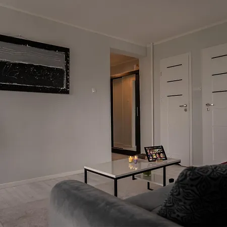 Sunny 3-room Appartement, Near National Stadium Apartment